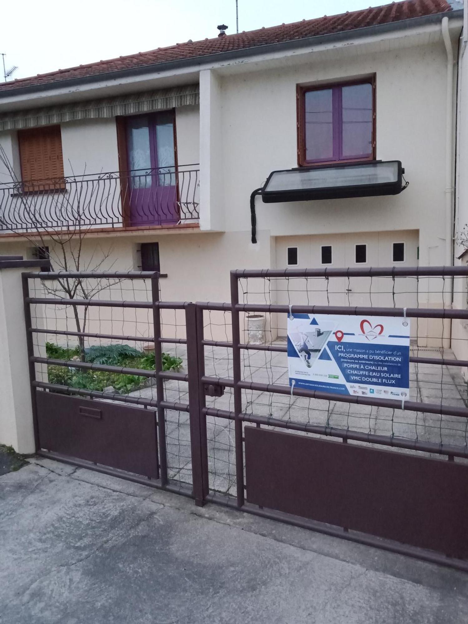 Maison Entiere Avec Parking, Garage Et Jardin Montluçon Quarto foto